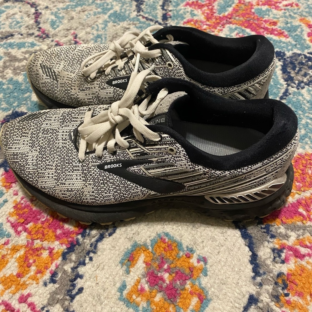 Brooks - Picture 4 of 9
